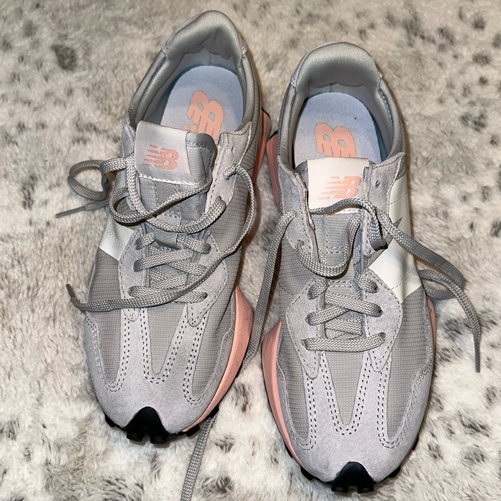 Women’s new balance 327 size 8
